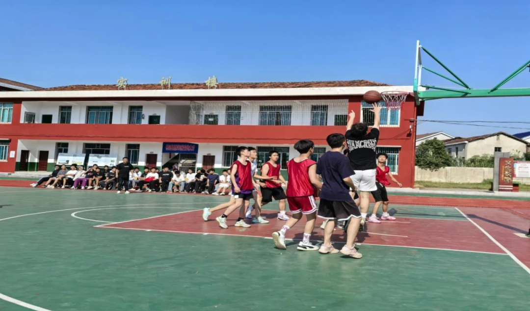 如何在篮球训练营中改善比赛策略?_1